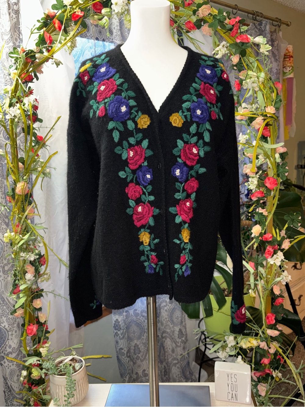 Casual Corner Vintage 100% Lambswool Floral Embroidered Cardigan Women’s Size L